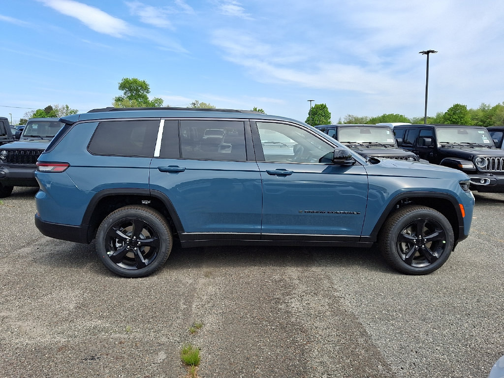 New 2026 Jeep Grand Cherokee L Limited w/ Limited Altitude Package AWD/4WD image 8