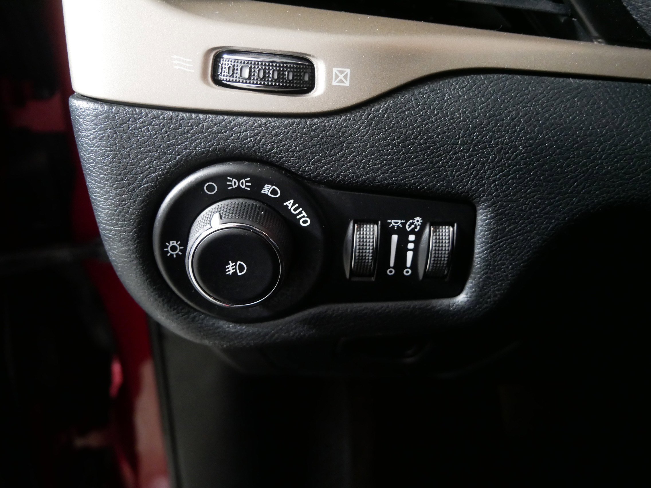 Used 2016 Jeep Cherokee Limited w/ Trailer Tow Group image 26