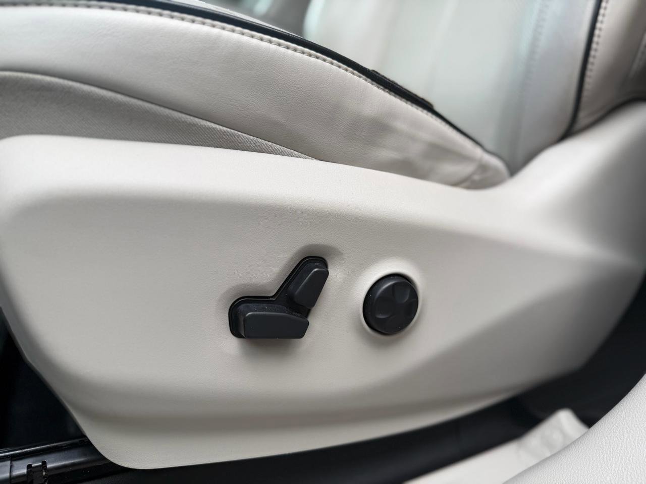 Used 2017 Chrysler Pacifica Platinum FWD image 24