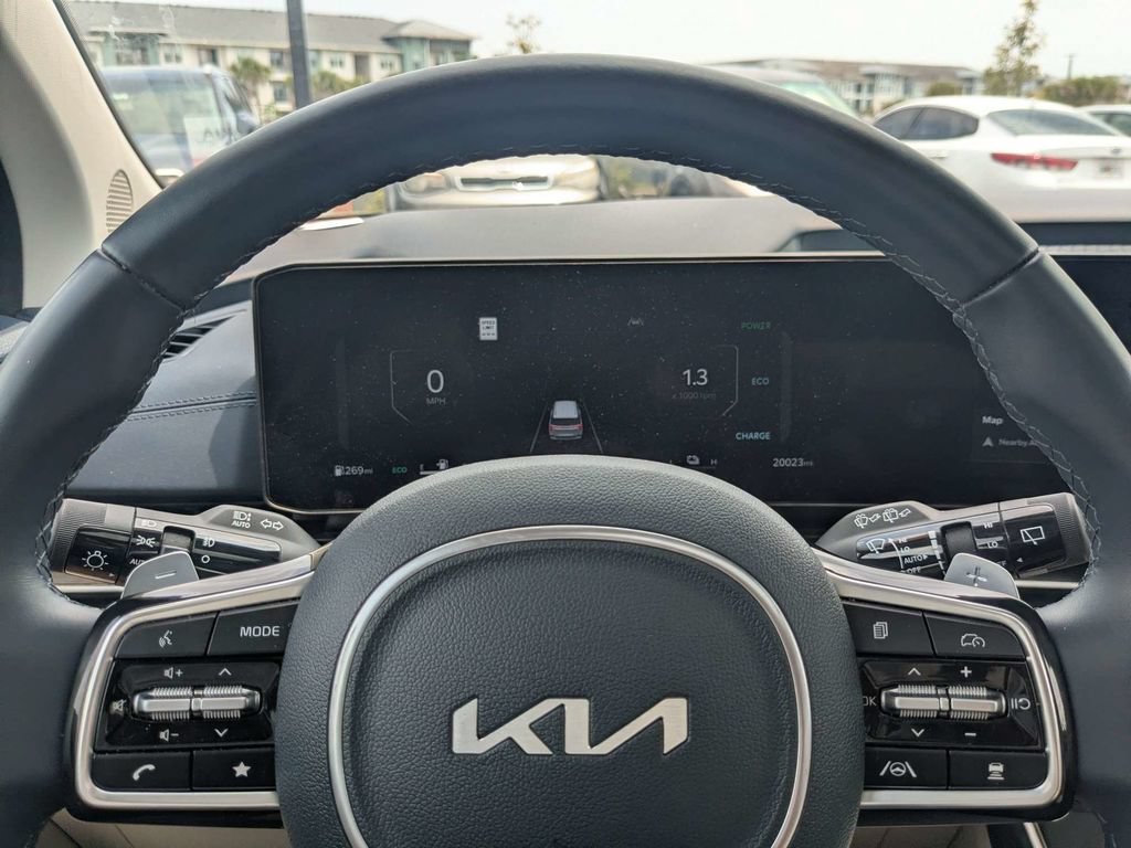Used 2025 Kia Carnival SX FWD image 30