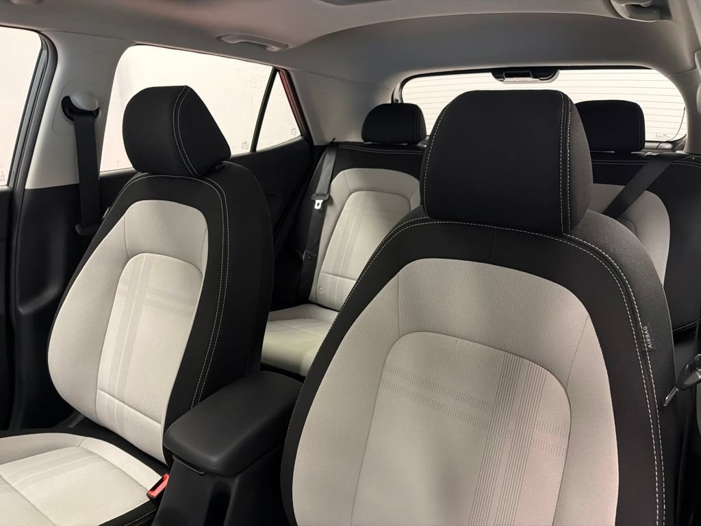 Used 2023 Hyundai Venue SEL FWD image 15