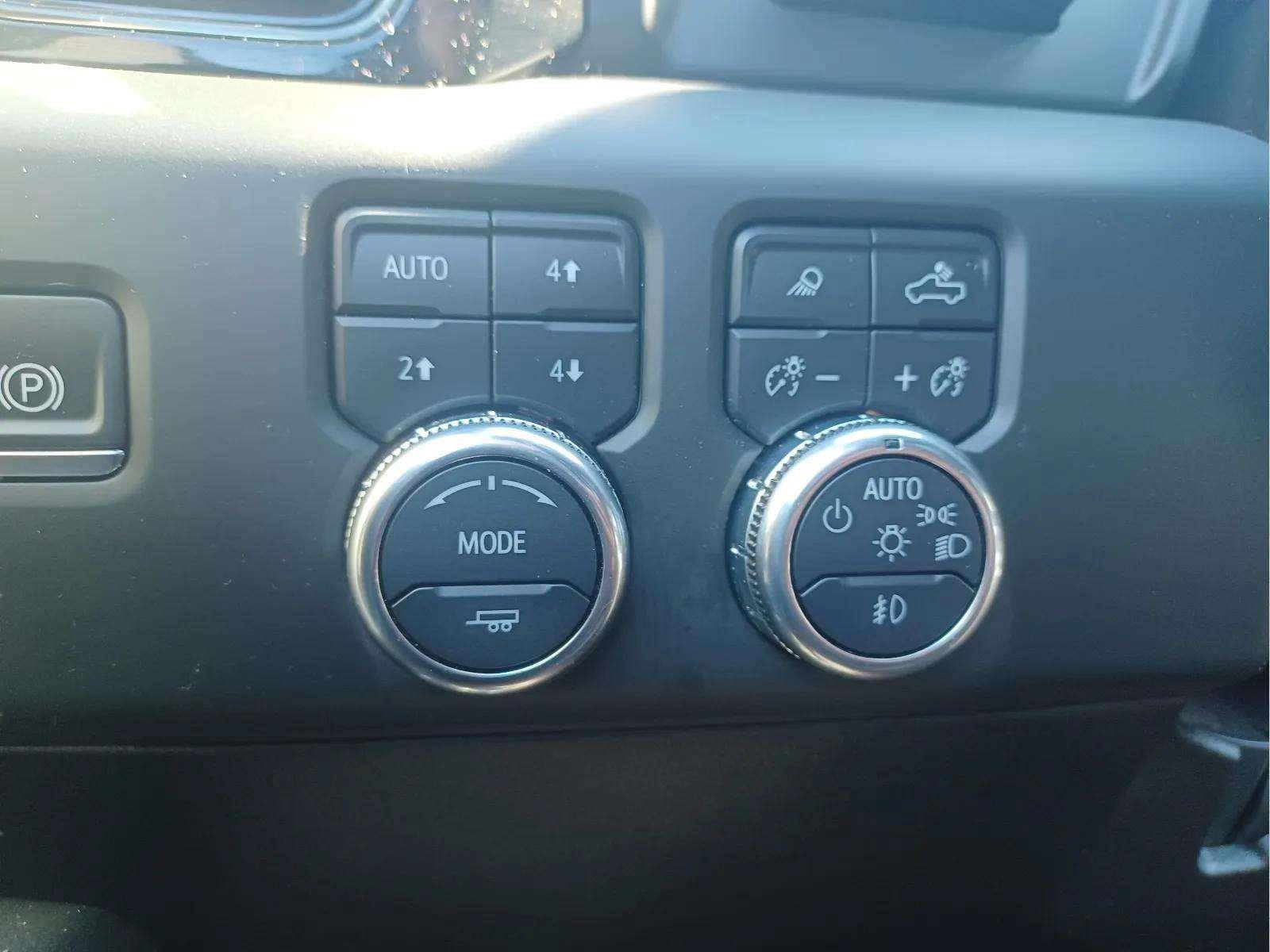 Used 2024 GMC Sierra 2500 4x4 Crew Cab AT4 w/ AT4 Premium Plus Package image 19