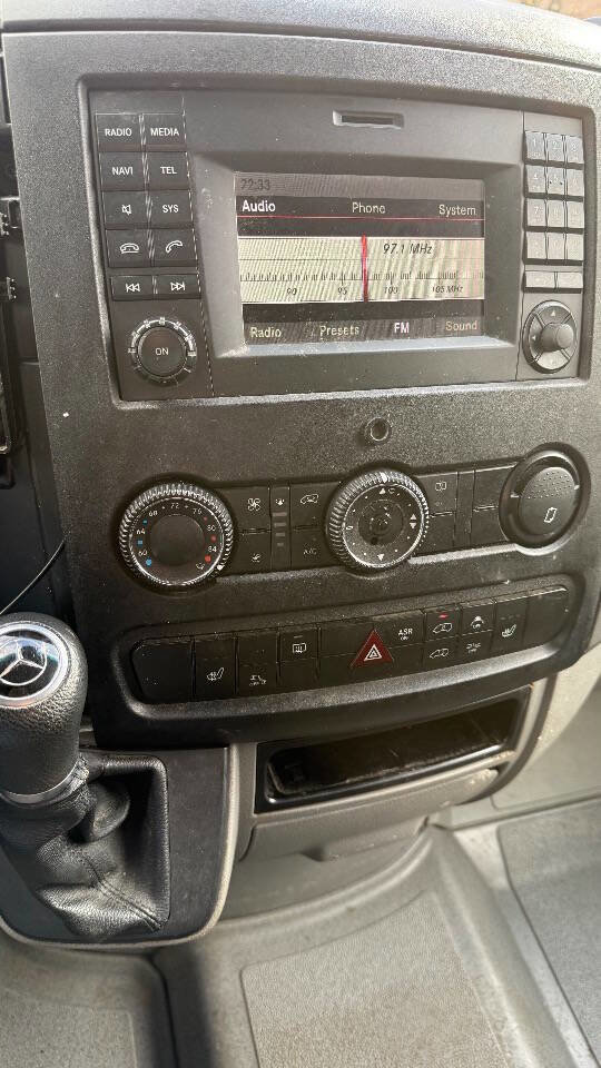 Used 2017 Mercedes-Benz Sprinter 2500 image 16