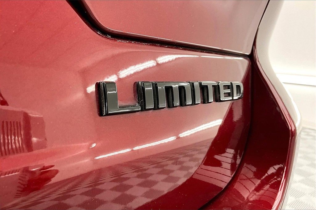 Used 2023 Jeep Grand Cherokee Limited w/ Black Appearance Package image 8