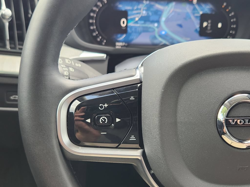 Used 2025 Volvo XC60 B5 Plus AWD/4WD image 17