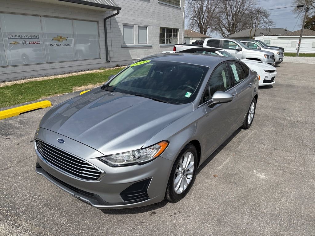 Used 2020 Ford Fusion SE image 1