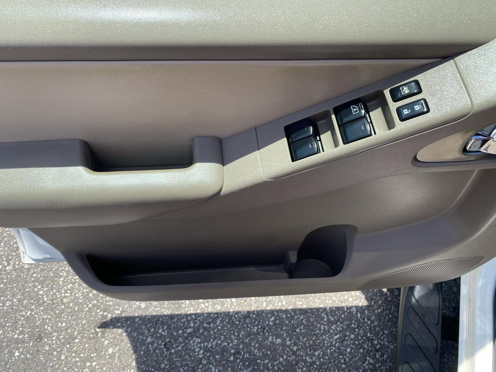 Used 2013 Nissan Frontier SL w/ Moonroof Pkg AWD/4WD image 14