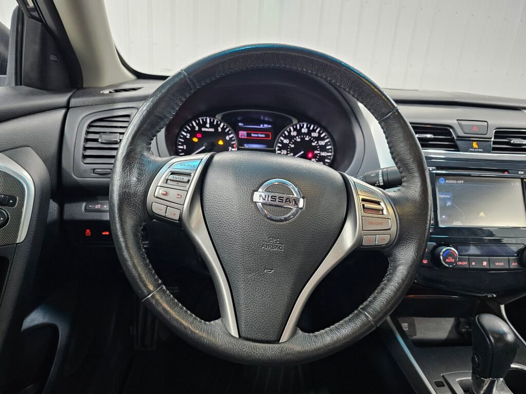 Used 2015 Nissan Altima 2.5 SL w/ Technology Package FWD image 13