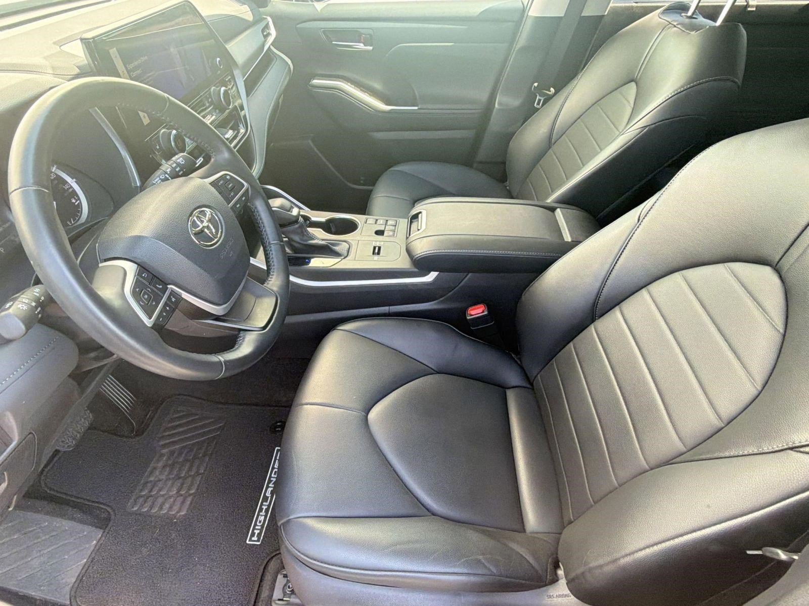 Used 2023 Toyota Highlander XLE image 32