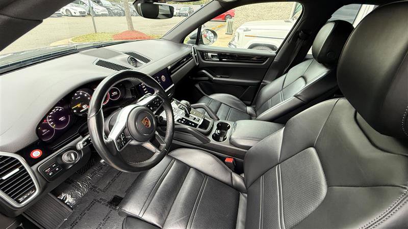Used 2023 Porsche Cayenne w/ Premium Package image 11