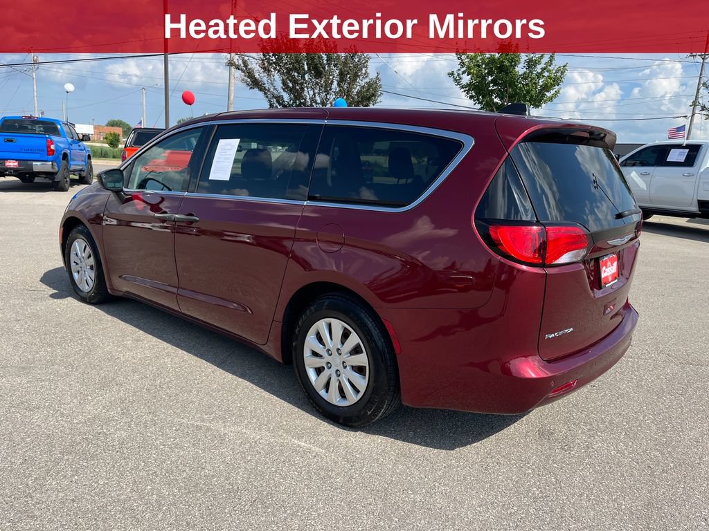 Used 2018 Chrysler Pacifica L FWD image 3
