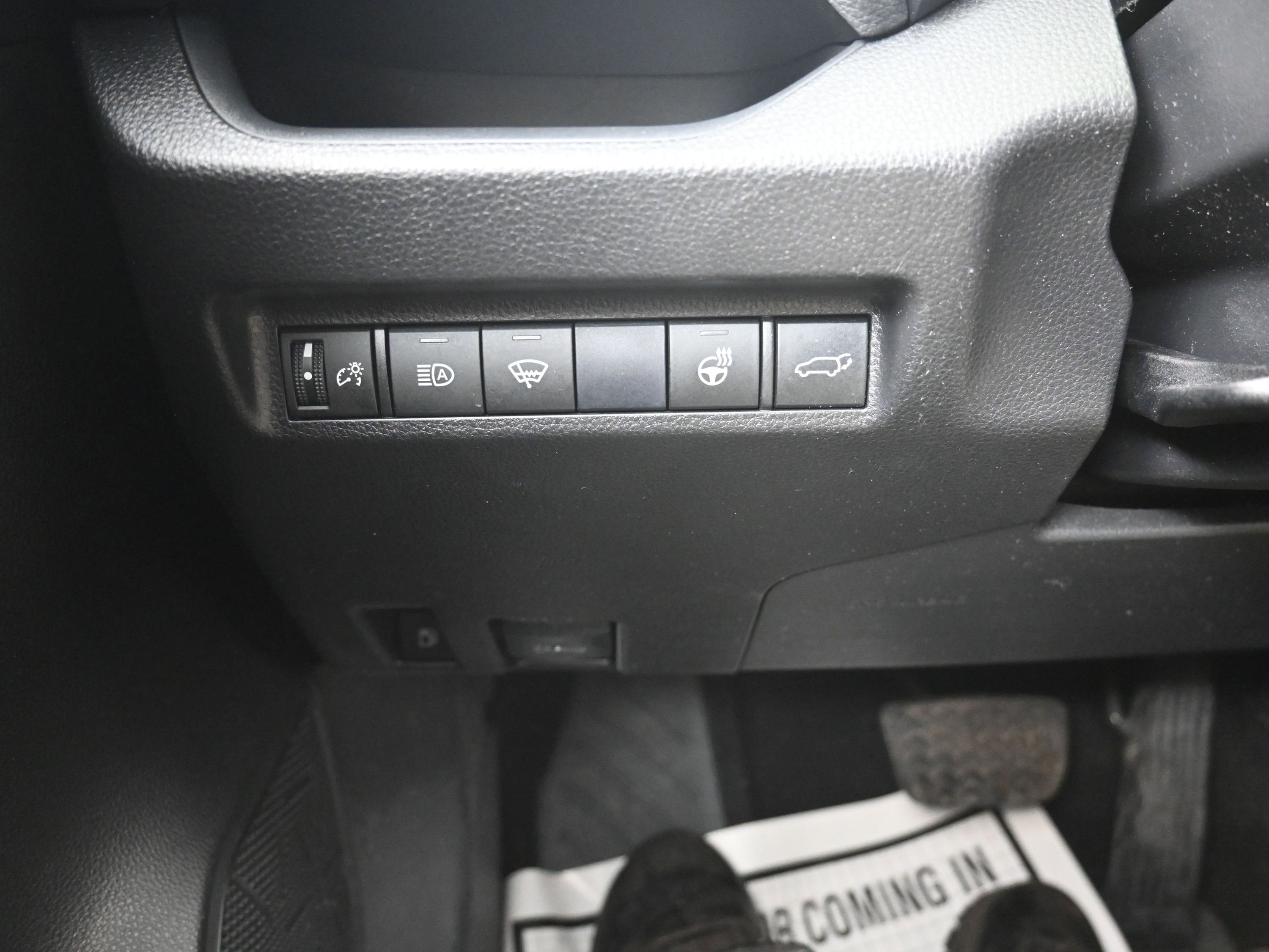 Used 2020 Toyota RAV4 XLE w/ Convenience Package image 19