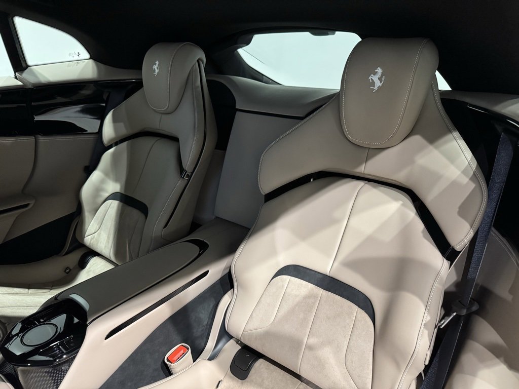 Used 2024 Ferrari Purosangue image 31