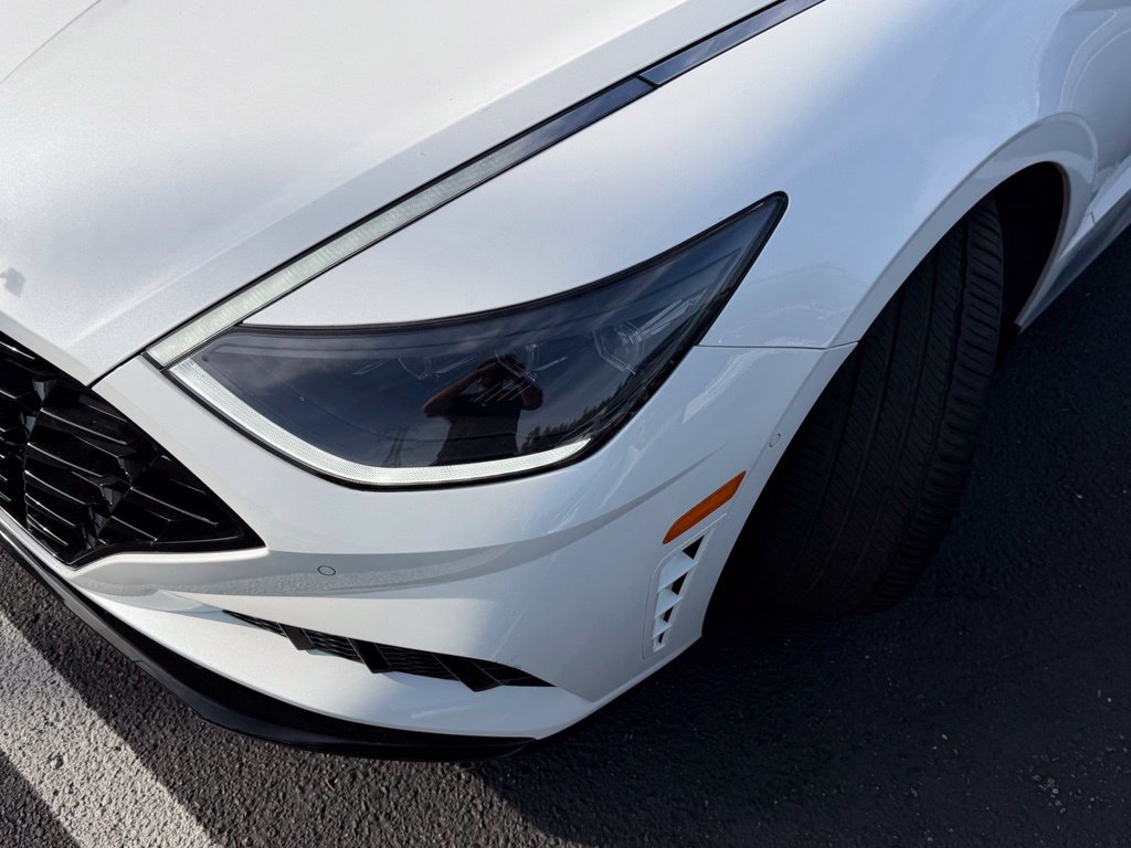 Used 2021 Hyundai Sonata Limited w/ Preferred Accessory Package FWD image 2