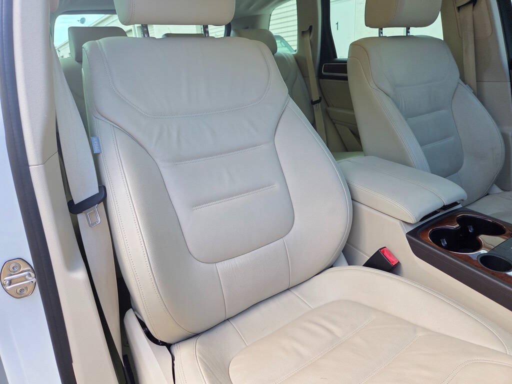 Used 2014 Volkswagen Touareg TDI AWD/4WD image 35