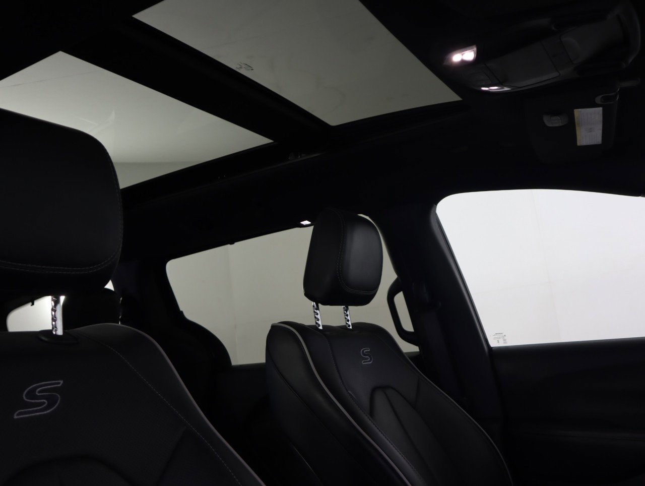 Used 2025 Chrysler Pacifica Limited image 13