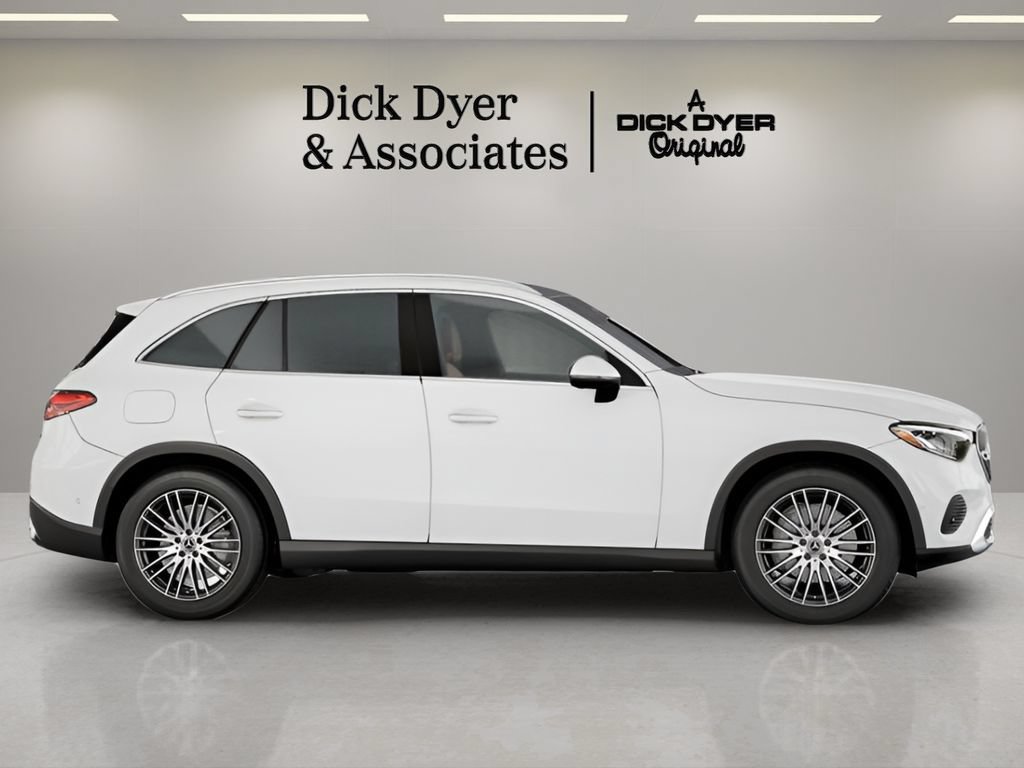 Used 2026 Mercedes-Benz GLC 300 image 11