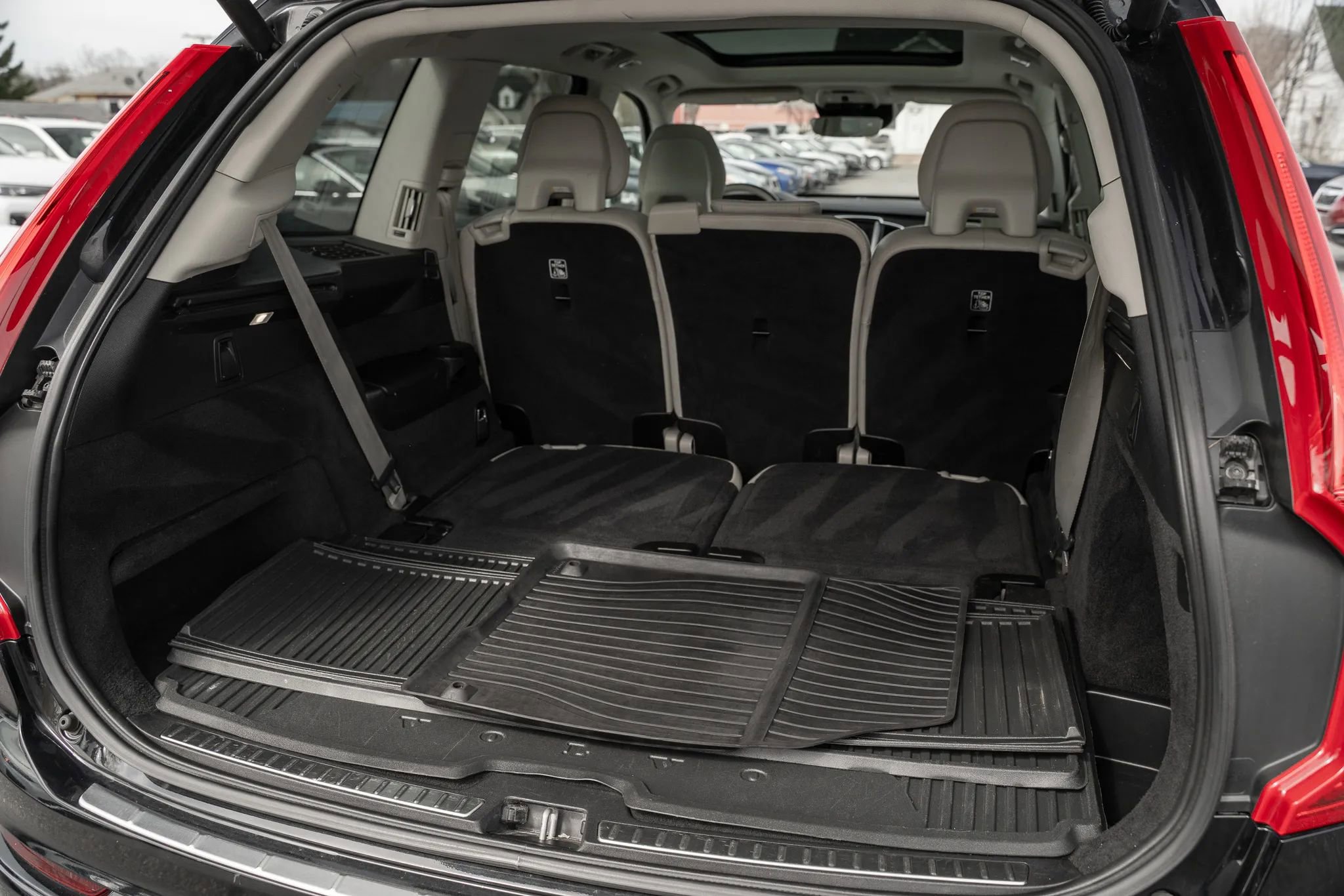 Used 2017 Volvo XC90 T6 Momentum w/ Vision Package image 10