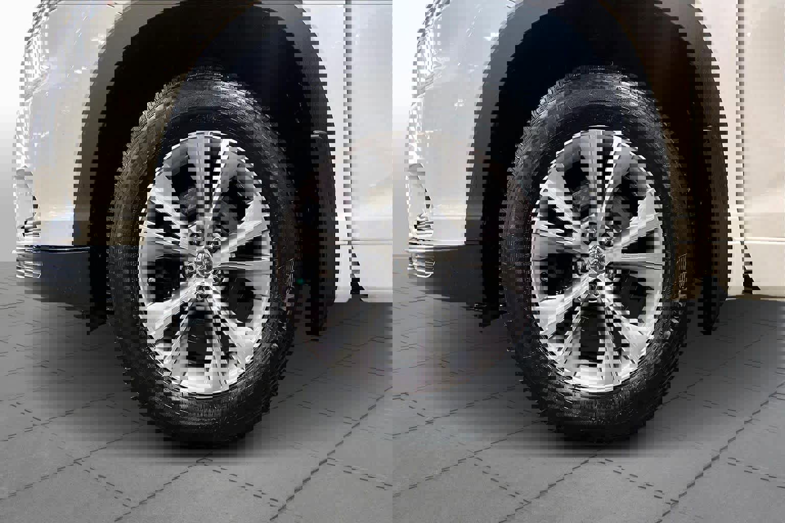 Used 2014 Toyota Highlander XLE image 11