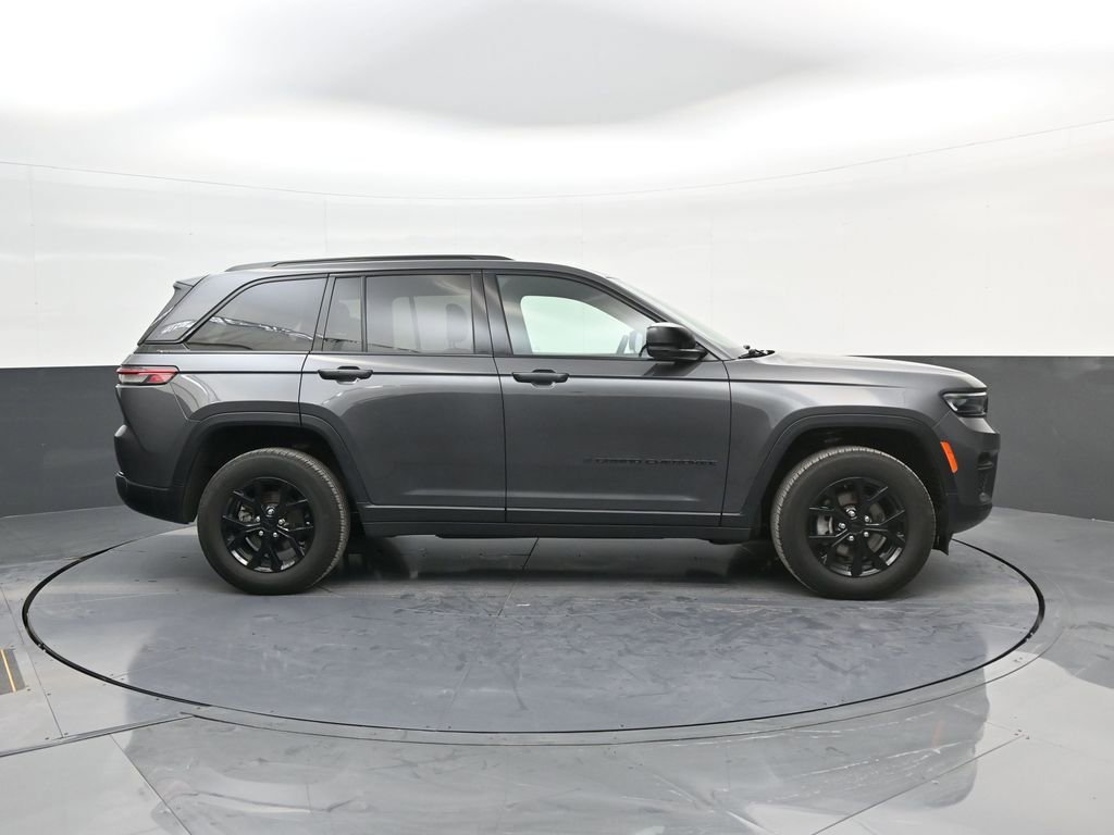 Used 2024 Jeep Grand Cherokee Altitude image 9