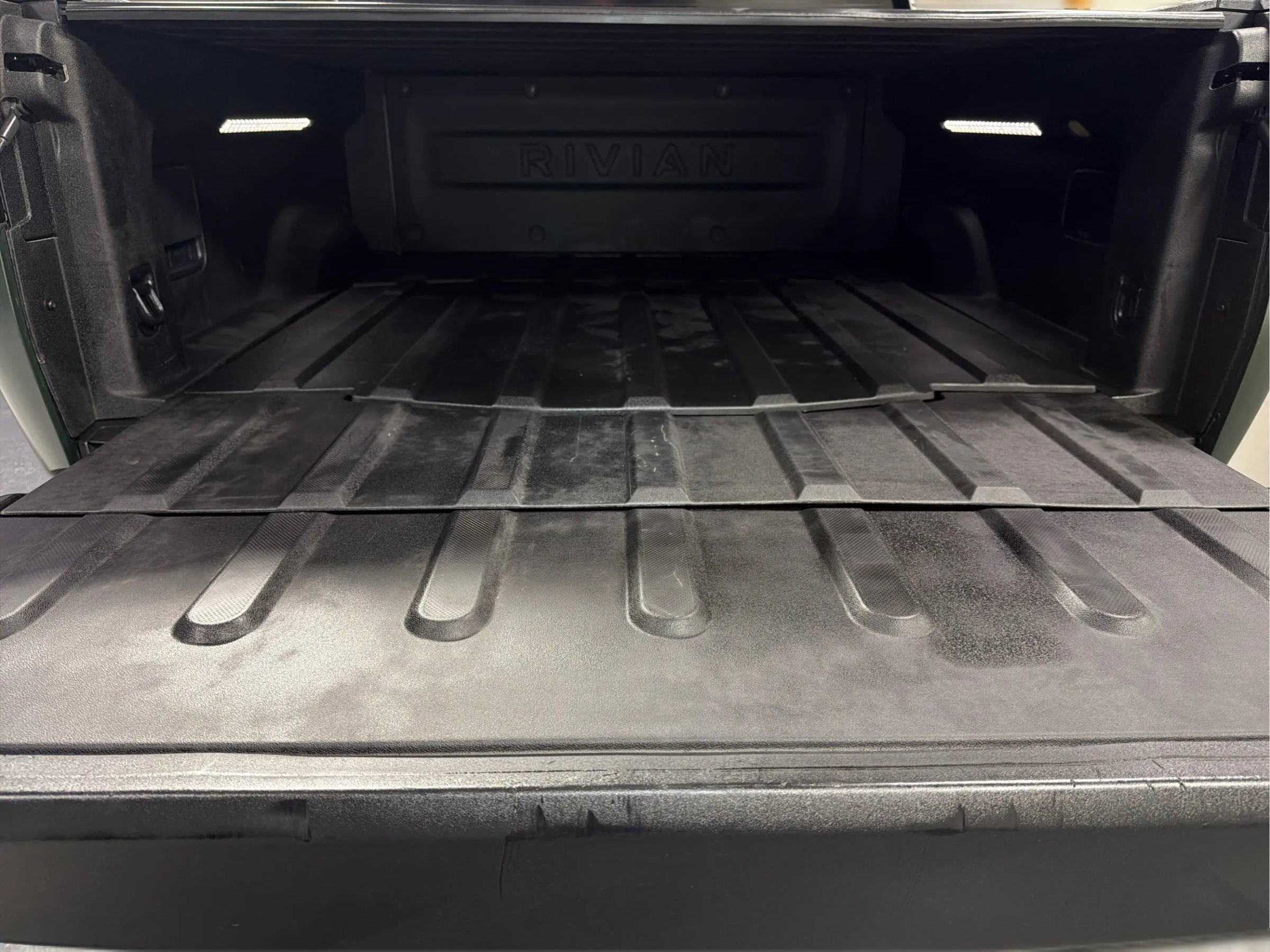 Used 2022 Rivian R1T Adventure image 11