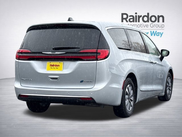Used 2023 Chrysler Pacifica Limited FWD image 6