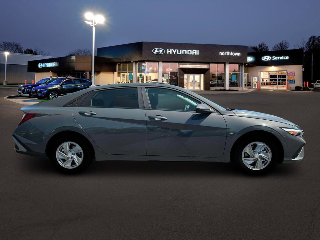 New 2025 Hyundai Elantra SE w/ Cargo Package image 9