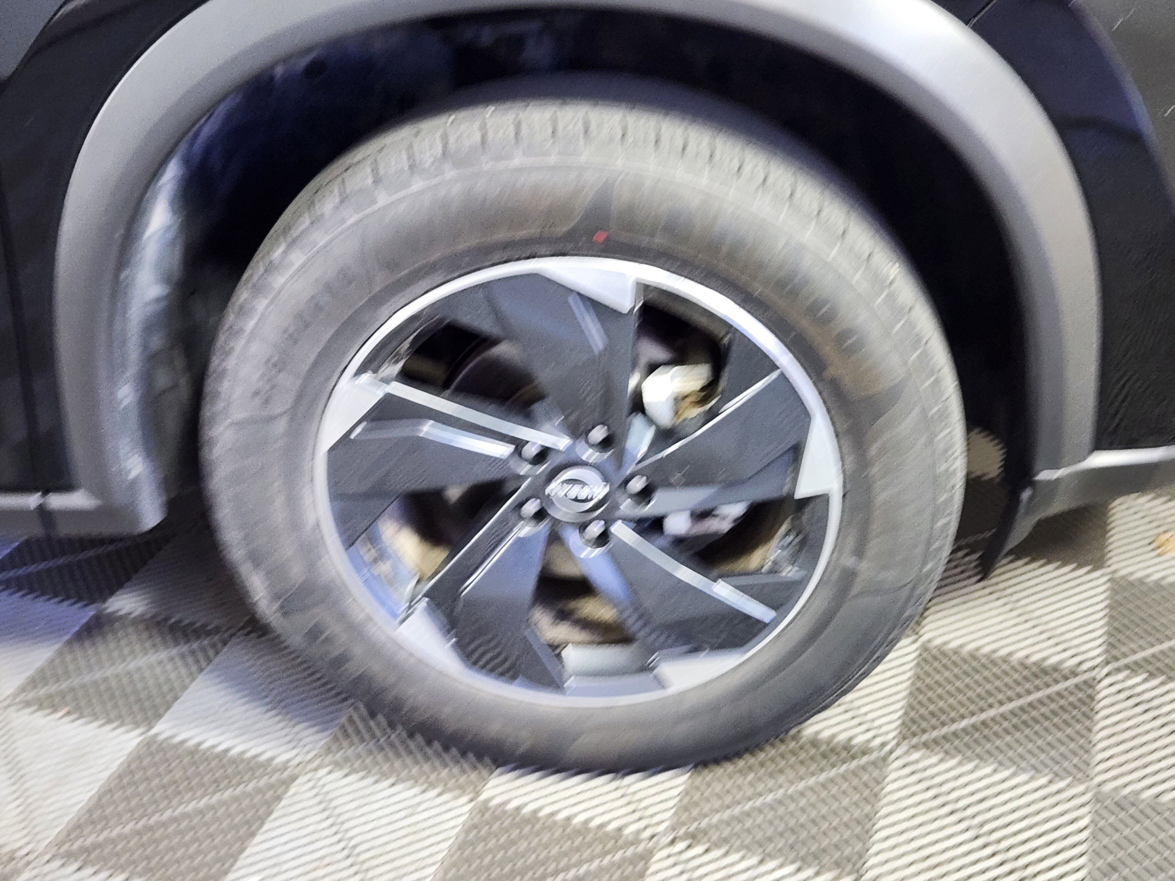 Used 2025 Nissan Rogue SV image 9