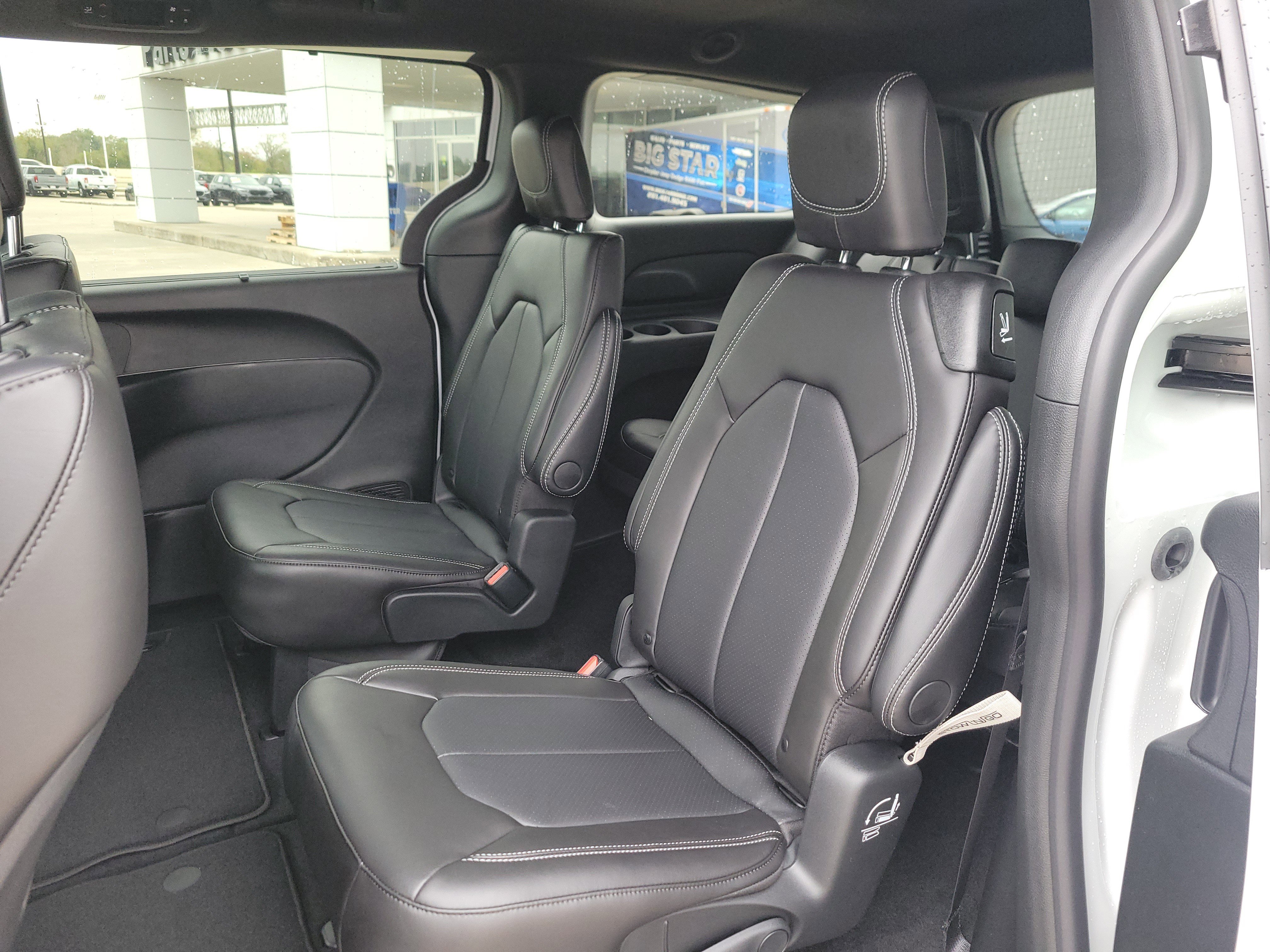 New 2026 Chrysler Voyager LX image 16