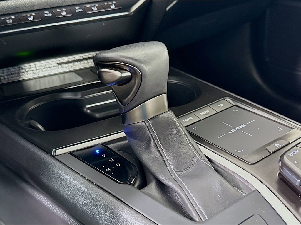 Certified 2022 Lexus UX 200 w/ Premium Package image 16