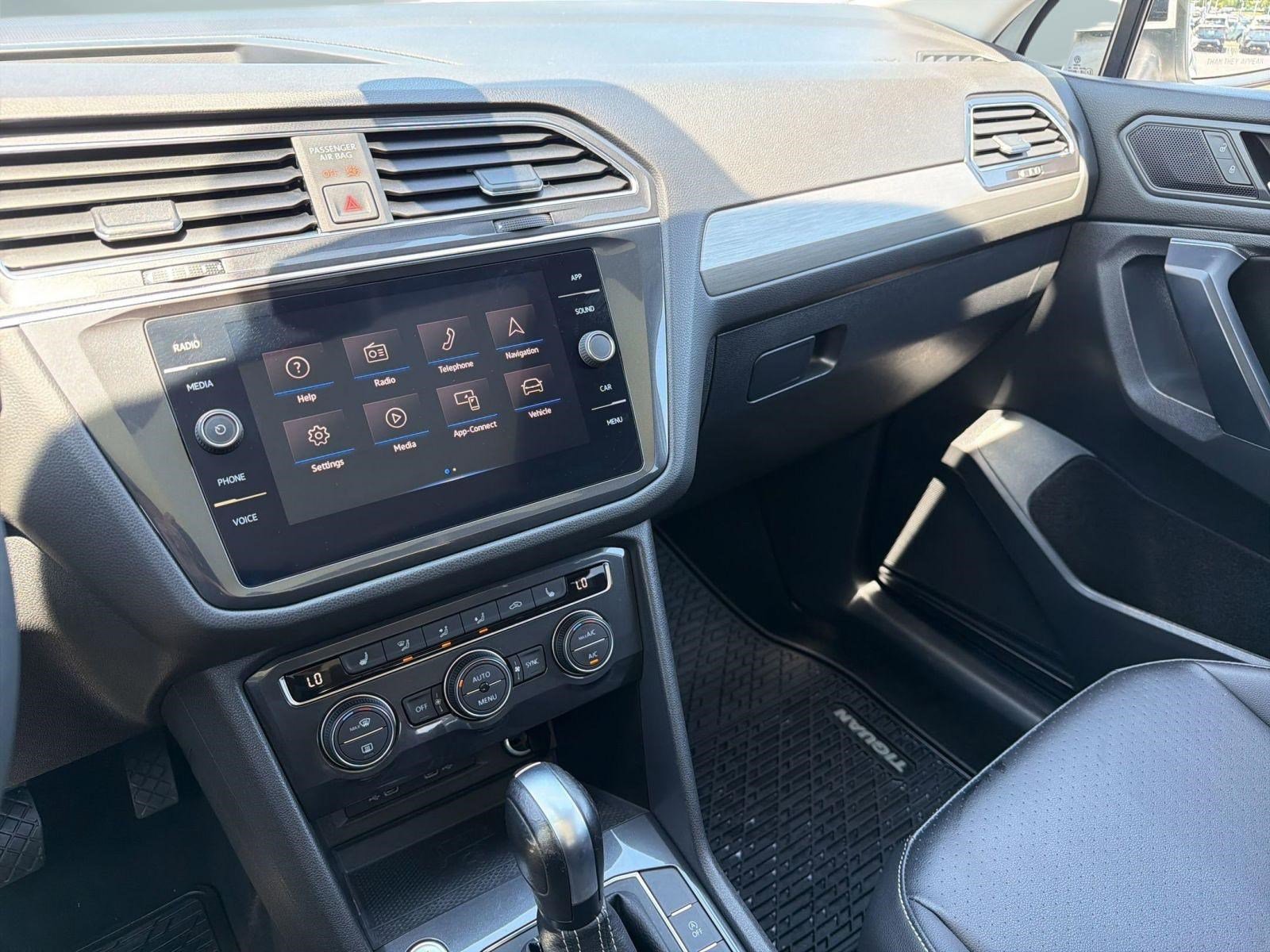 Used 2021 Volkswagen Tiguan SE w/ Panoramic Sunroof Package AWD/4WD image 24