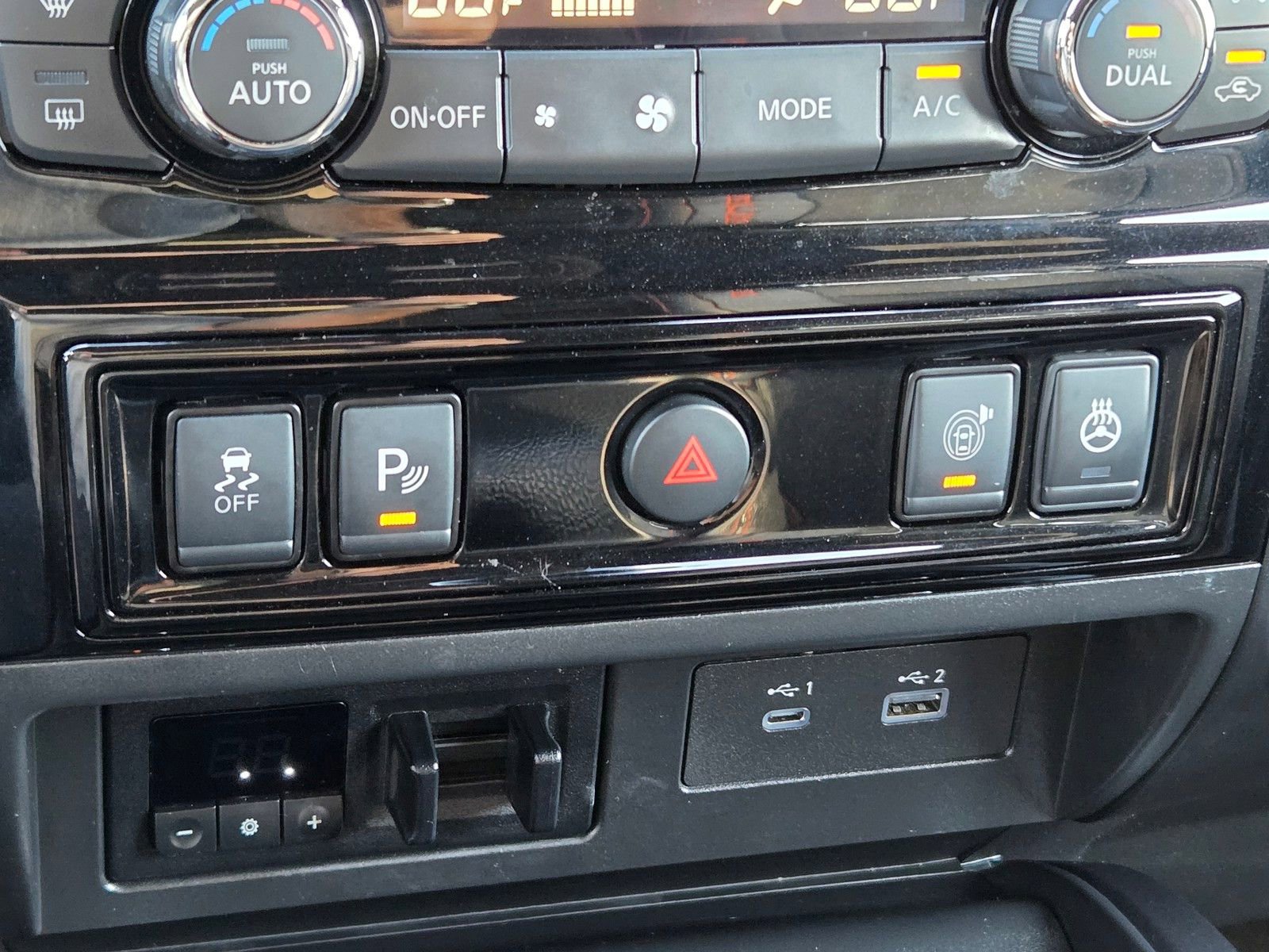 Used 2021 Nissan Titan PRO-4X w/ Pro-4x Convenience Package AWD/4WD image 28