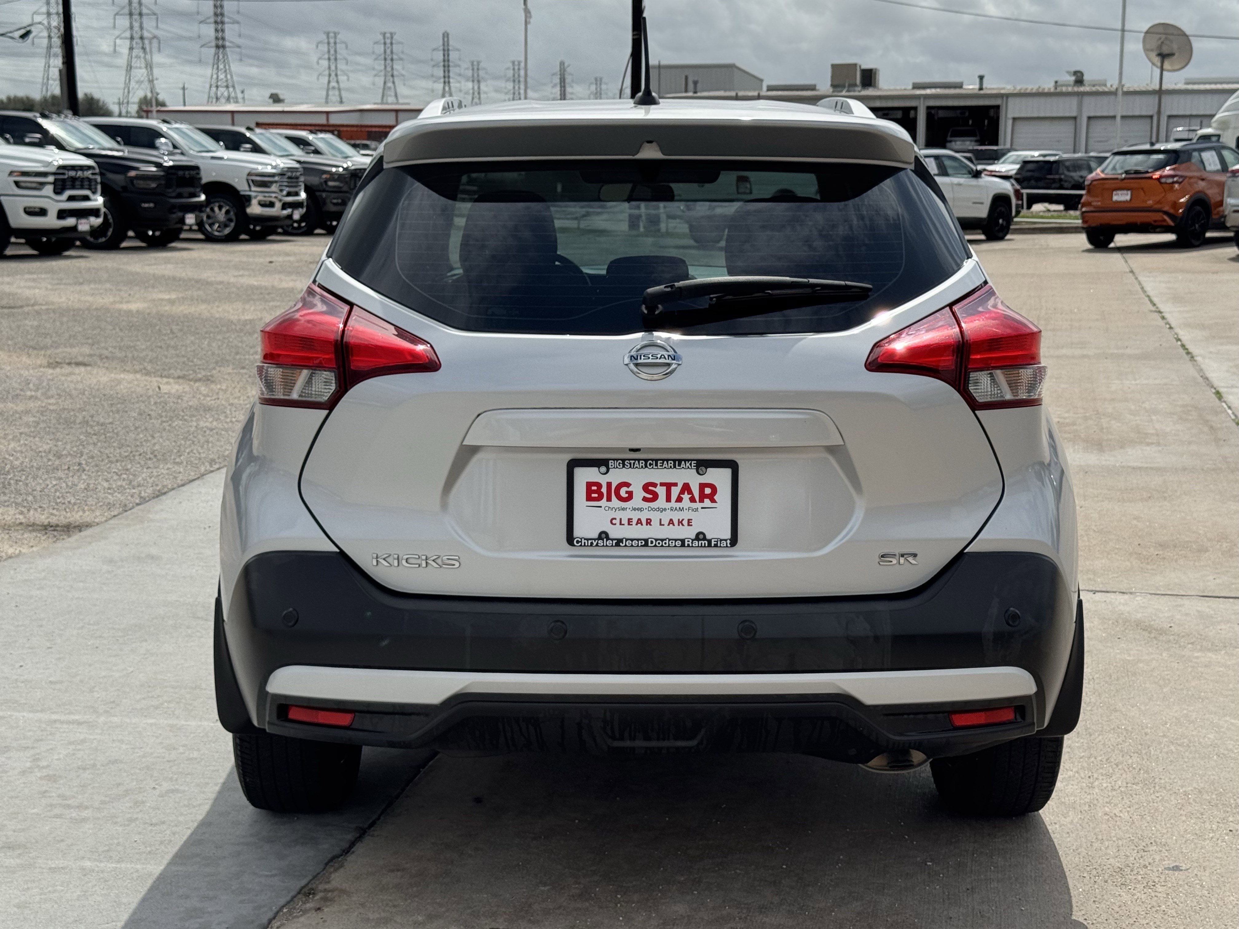 Used 2020 Nissan Kicks SR image 9