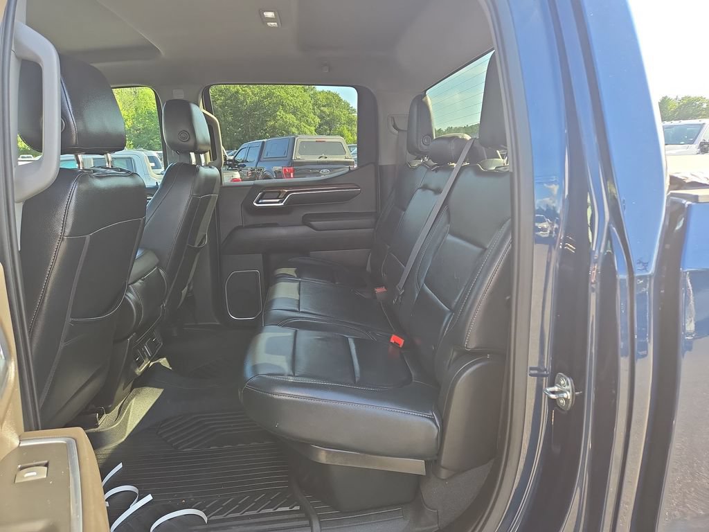 Used 2022 Chevrolet Silverado 1500 LT Trail Boss w/ LPO, Dark Essentials Package AWD/4WD image 4