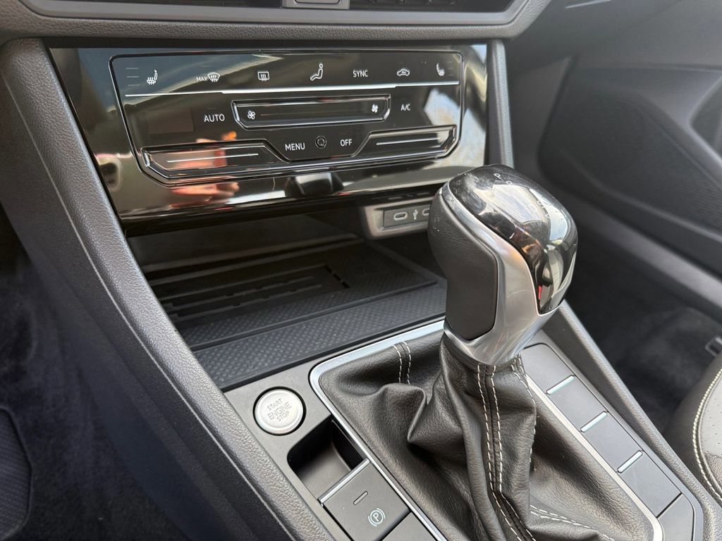 Used 2025 Volkswagen Jetta SE FWD image 24