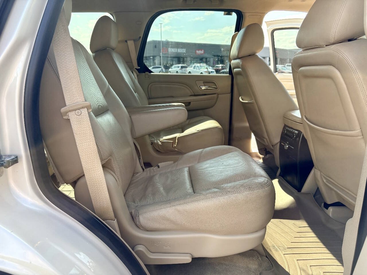 Used 2014 Cadillac Escalade Luxury AWD/4WD image 28