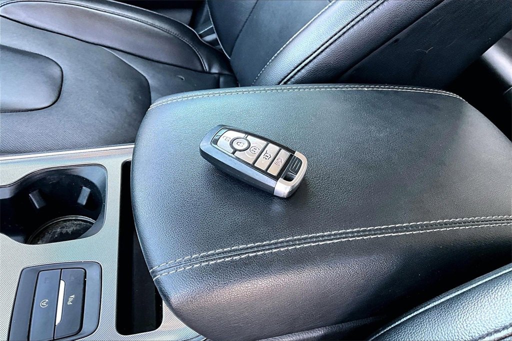 Used 2022 Ford Edge Titanium w/ Equipment Group 301A image 10