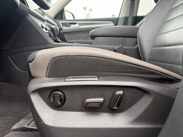 Used 2023 Volkswagen Atlas SEL R-Line AWD/4WD image 14