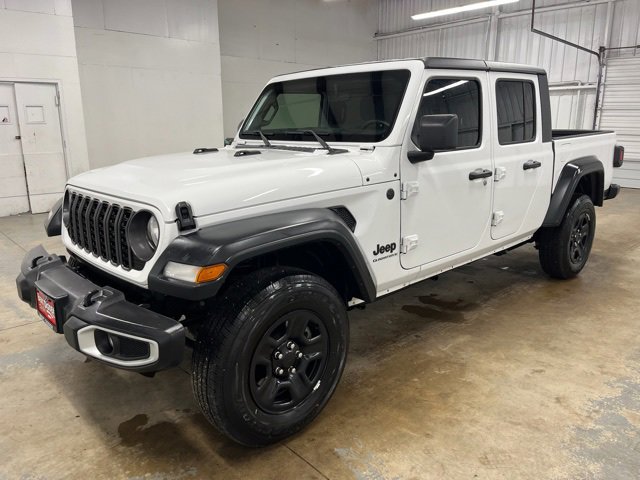 Used 2024 Jeep Gladiator Sport image 3