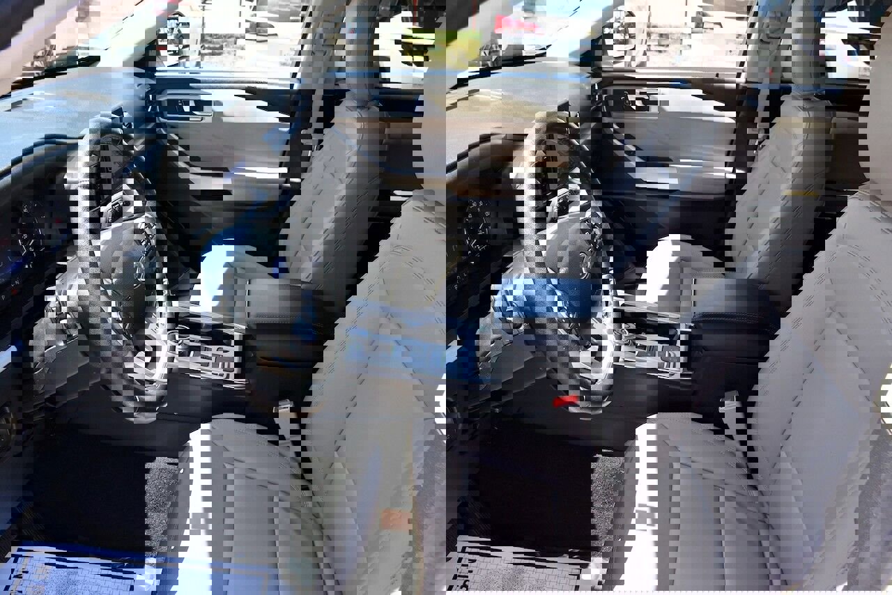 Used 2024 Ford Explorer XLT w/ Equipment Group 202A image 7