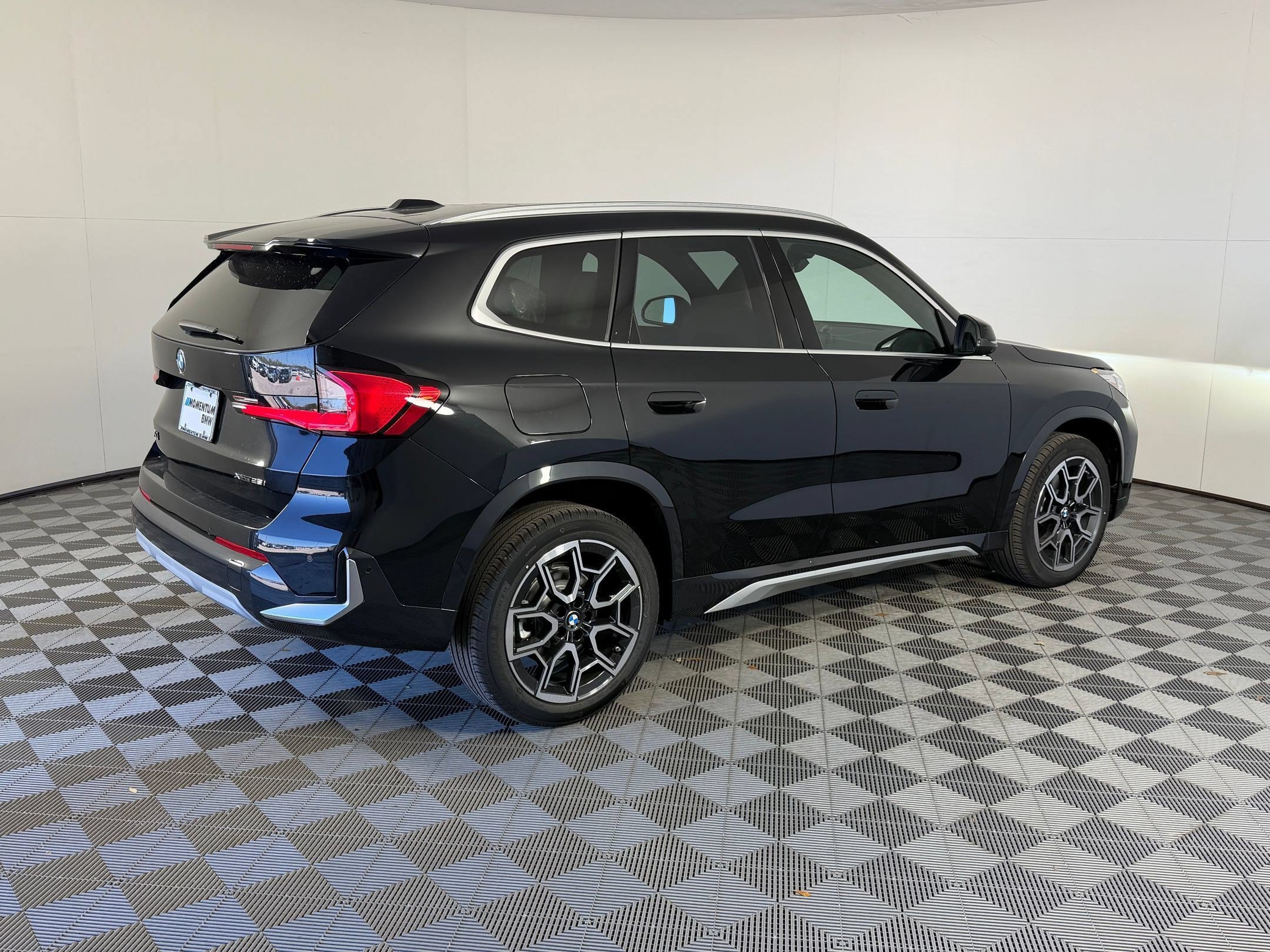Used 2026 BMW X1 xDrive28i w/ Technology Package AWD/4WD image 9