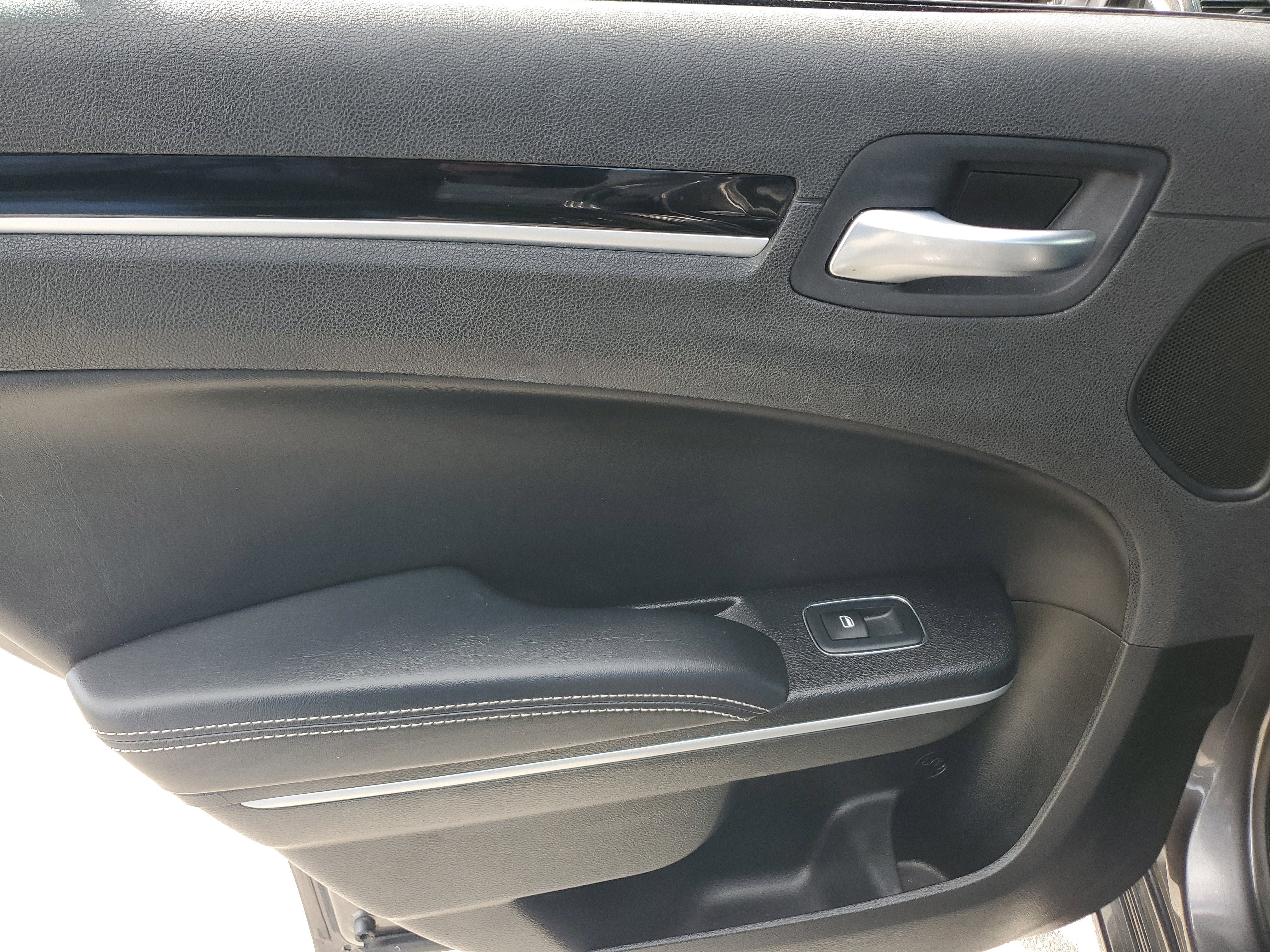 Used 2023 Chrysler 300 S image 27