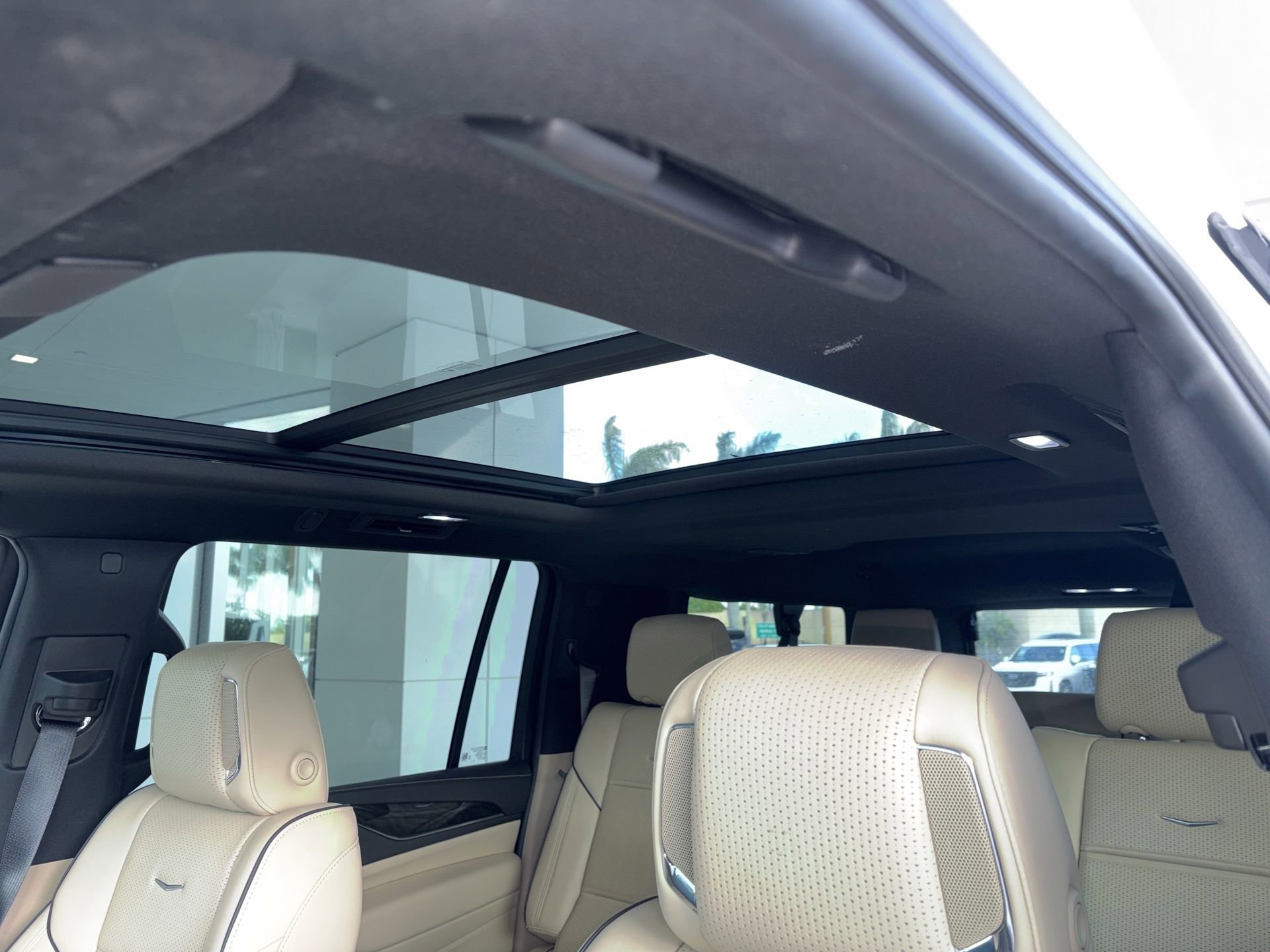 Used 2024 Cadillac Escalade ESV Premium Luxury image 10