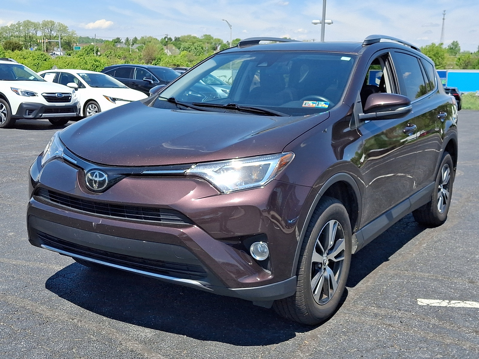 Used 2018 Toyota RAV4 XLE AWD/4WD image 3