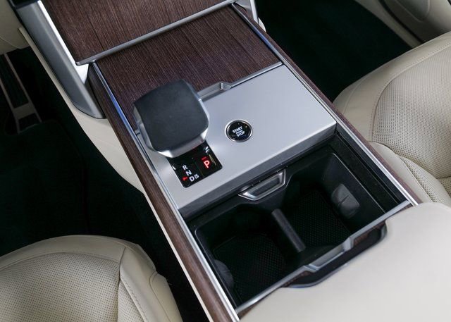 Used 2024 Land Rover Range Rover Long Wheelbase SE image 13