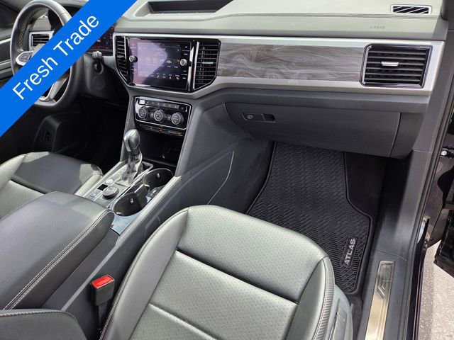 Certified 2022 Volkswagen Atlas Cross Sport SE w/ Panoramic Sunroof Package AWD/4WD image 18