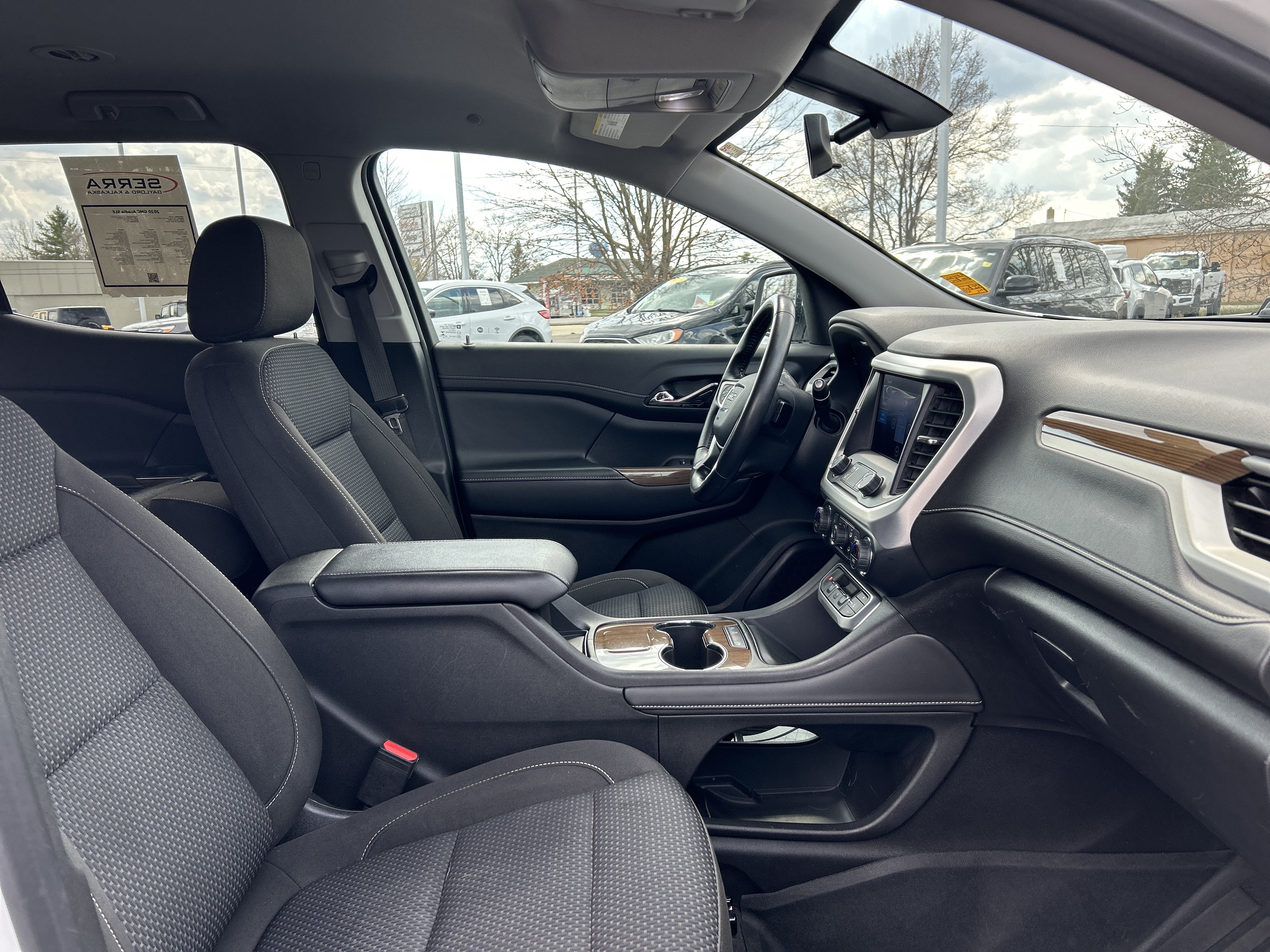Used 2020 GMC Acadia SLE w/ LPO, Floor Liner Package FWD image 9
