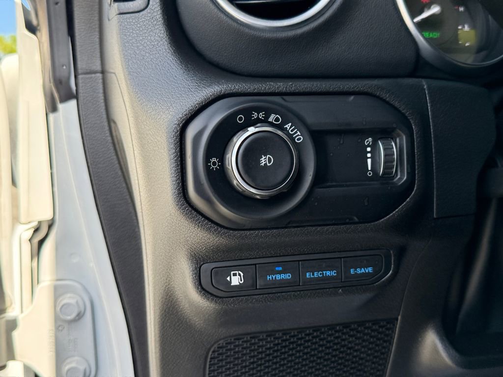 Used 2023 Jeep Wrangler Unlimited Sahara w/ Cold Weather Group AWD/4WD image 31