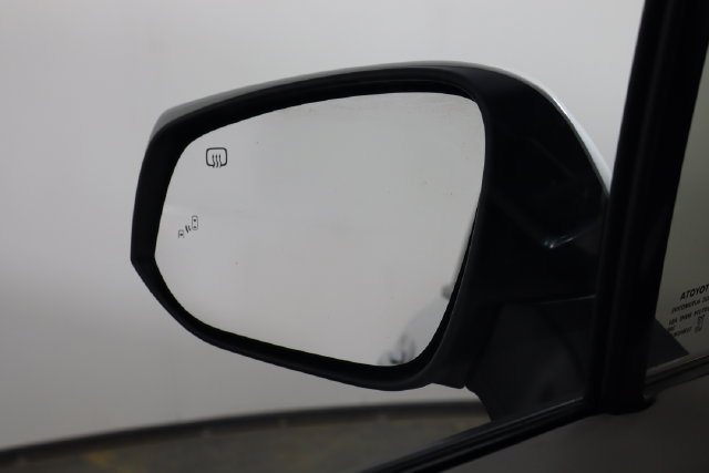 Used 2024 Toyota Sienna XLE AWD/4WD image 40