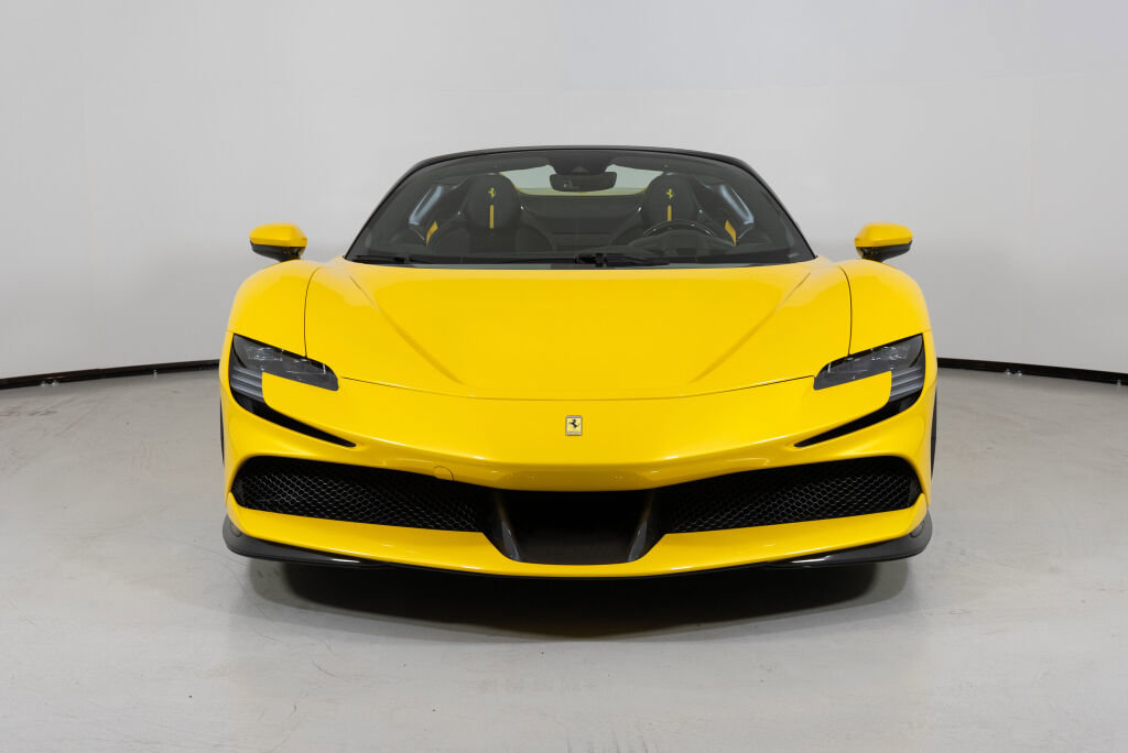 Used 2023 Ferrari SF90 Spider image 17